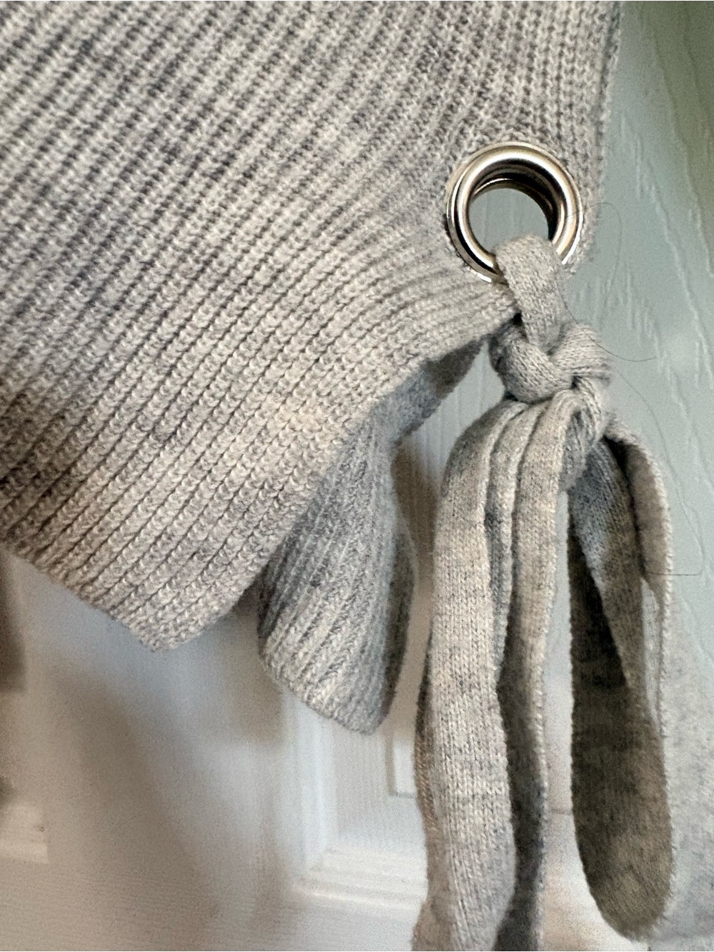 Light Gray V-Neck Tie-Hem Sweater - Picture 4 of 7